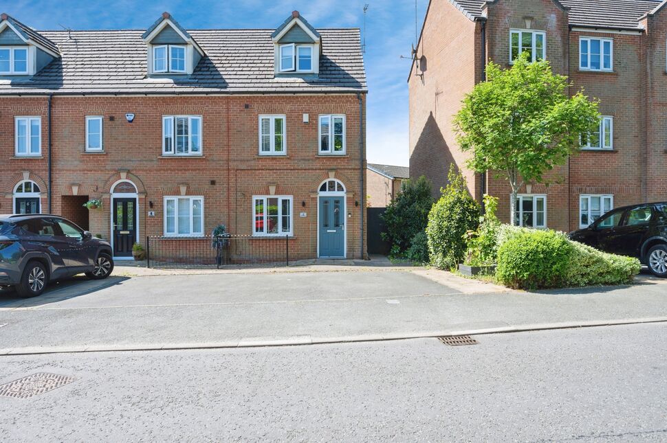 3 bedroom End Terrace House for sale