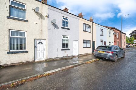 Rainhill Road, 2 bedroom Mid Terrace House to rent, £850 pcm