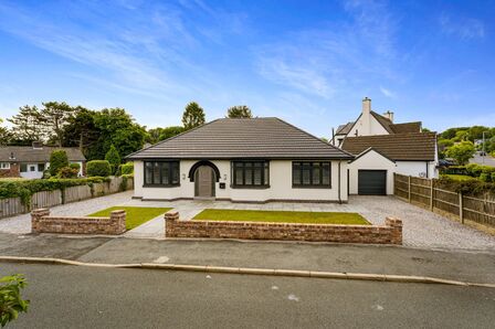 The Meadows, 4 bedroom Detached Bungalow for sale, £675,000
