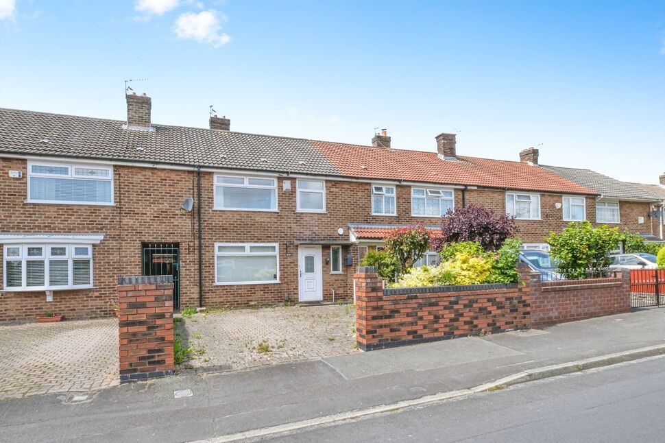 3 bedroom Mid Terrace House for sale