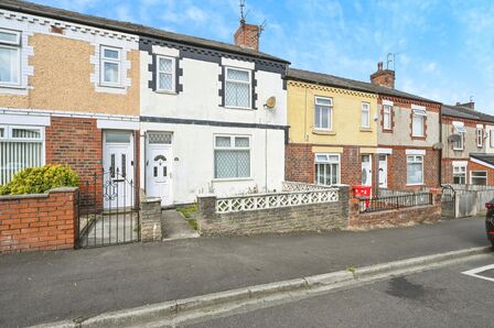 3 bedroom Mid Terrace House for sale