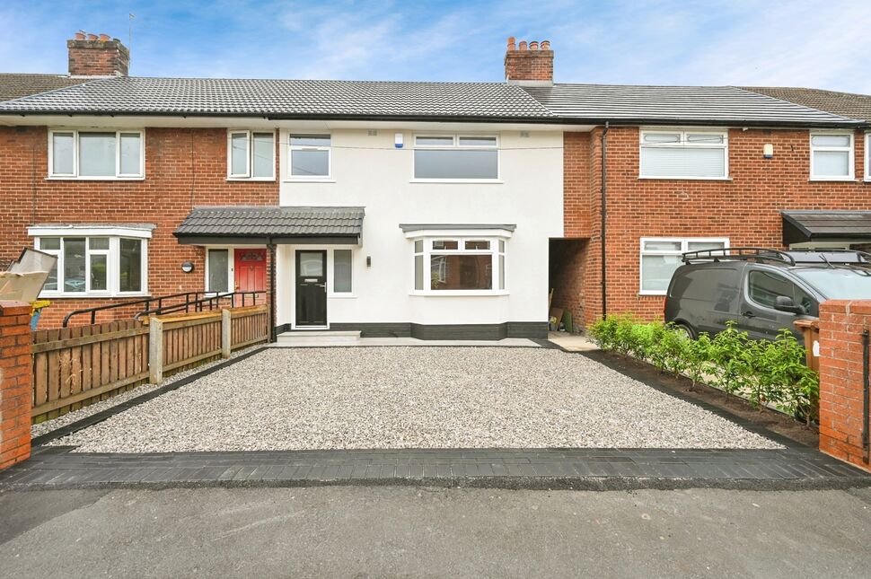 3 bedroom Mid Terrace House for sale