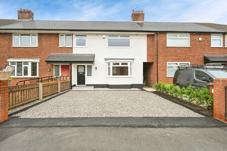 3 bedroom Mid Terrace House for sale