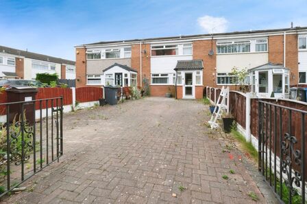 3 bedroom Mid Terrace House for sale
