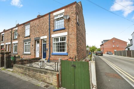 2 bedroom End Terrace House for sale