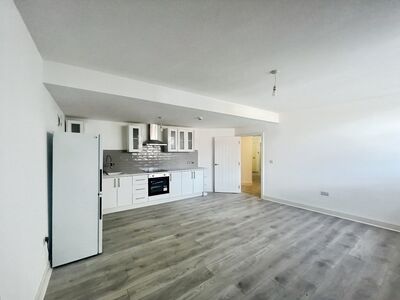 Eccleston Street, 2 bedroom  Flat to rent, £875 pcm