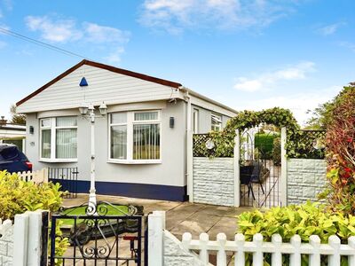 North Front, 2 bedroom Detached Property for sale, £130,000