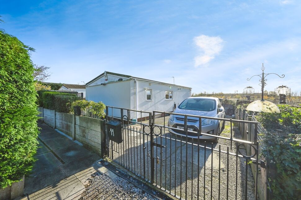 1 bedroom Detached Property for sale