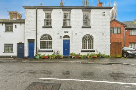 4 bedroom End Terrace House for sale