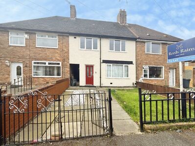 3 bedroom Mid Terrace House to rent