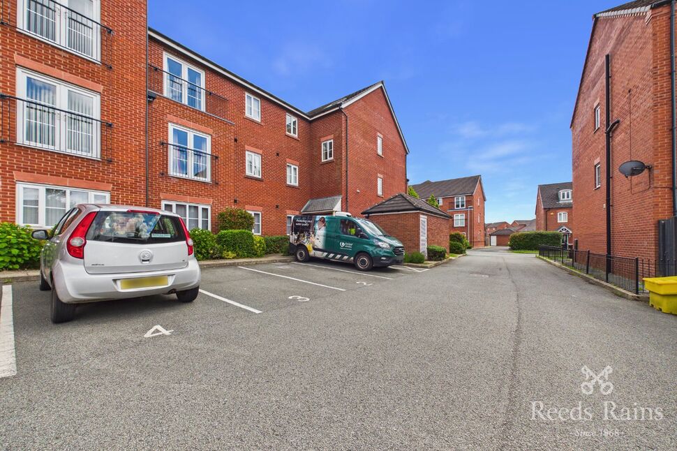 2 bedroom Flat for sale