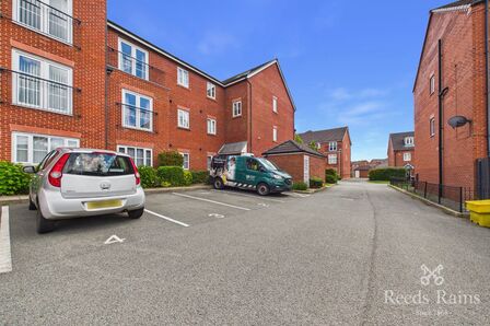 2 bedroom Flat for sale