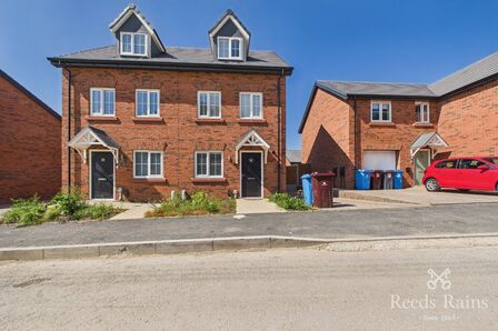 3 bedroom Semi Detached House to rent