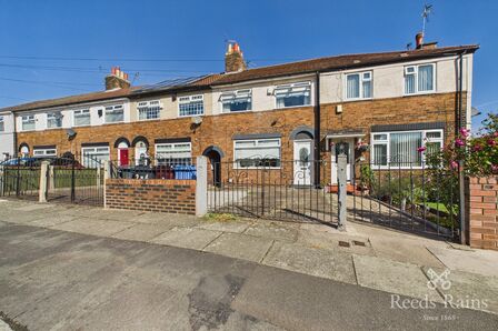 3 bedroom Mid Terrace House for sale
