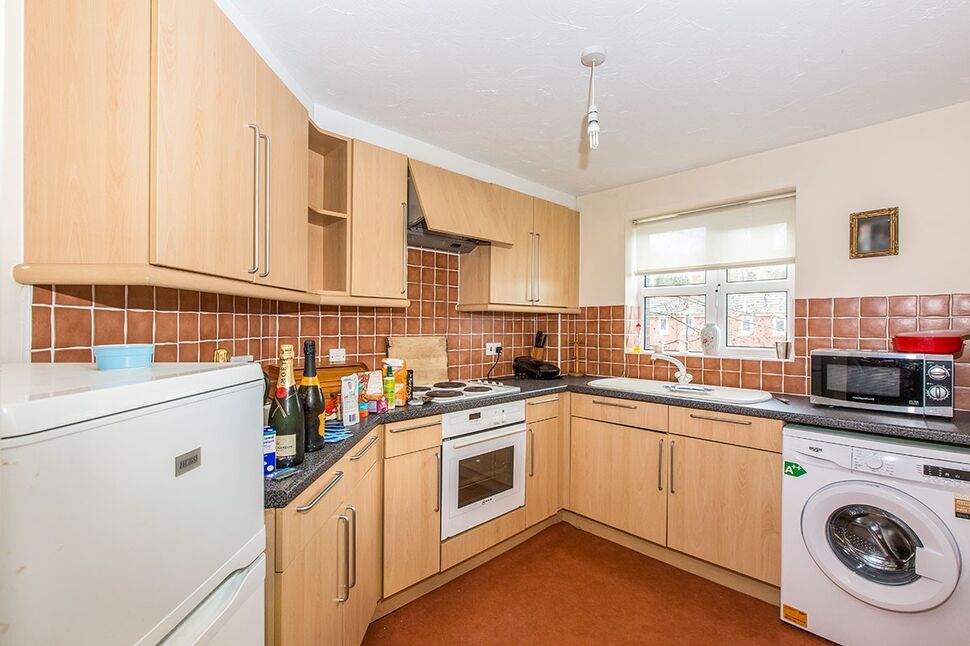 Fully Fitted Kitchen