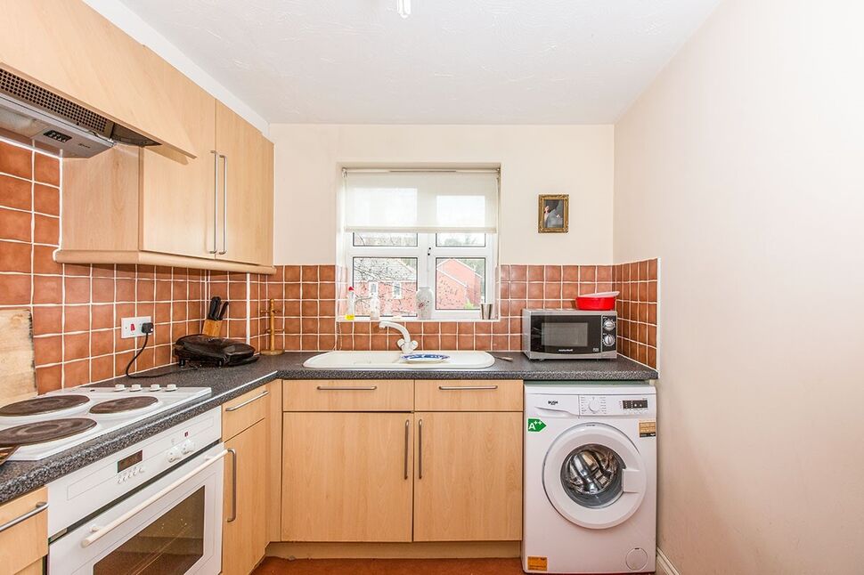 Fully Fitted Kitchen