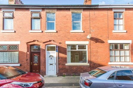 Clyde Street, 3 bedroom Mid Terrace House to rent, &pound;875 pcm
