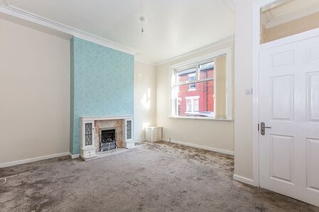 3 bedroom Mid Terrace House to rent