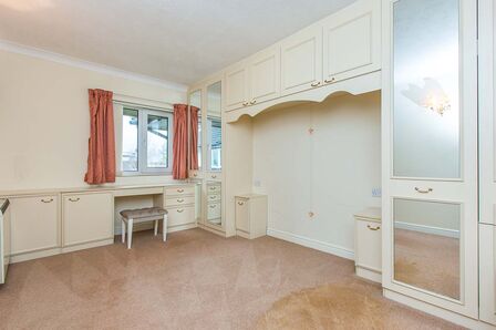 Sharoe Bay Court, 1 bedroom  Flat for sale, £95,000