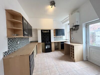 2 bedroom Mid Terrace House to rent