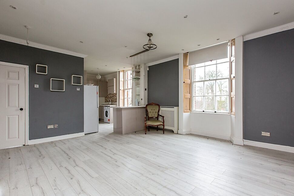 2 bedroom Flat for sale, Penwortham Hall Gardens, Penwortham, PR1 £80,000