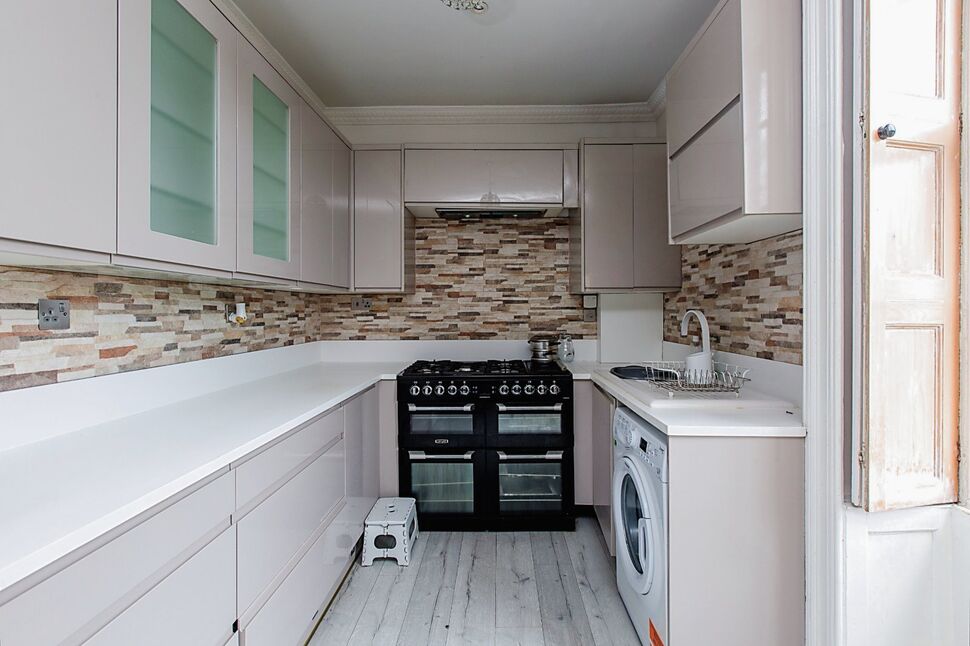 2 bedroom Flat for sale, Penwortham Hall Gardens, Penwortham, PR1 £80,000