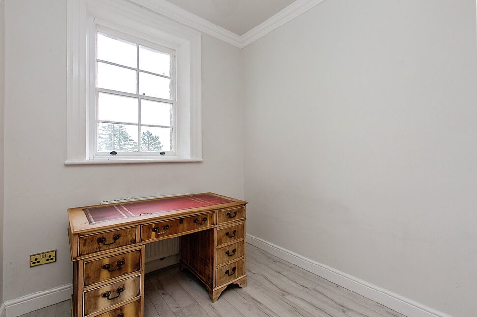 2 bedroom Flat for sale, Penwortham Hall Gardens, Penwortham, PR1 £80,000