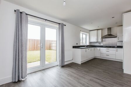 Caspian Avenue, 3 bedroom Detached House to rent, &pound;1,400 pcm