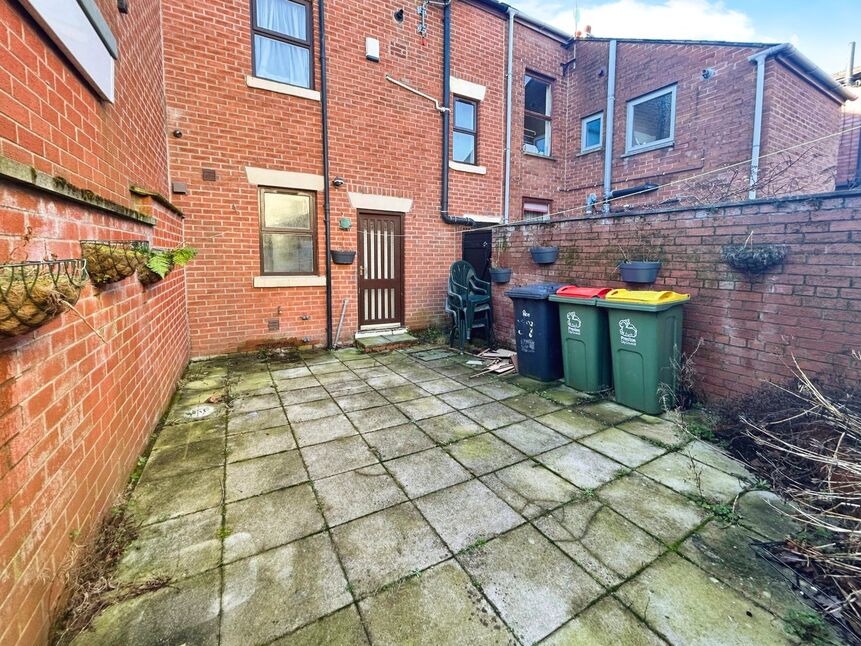 3 bedroom Mid Terrace House to rent, Great Avenham Street, Preston, PR1
