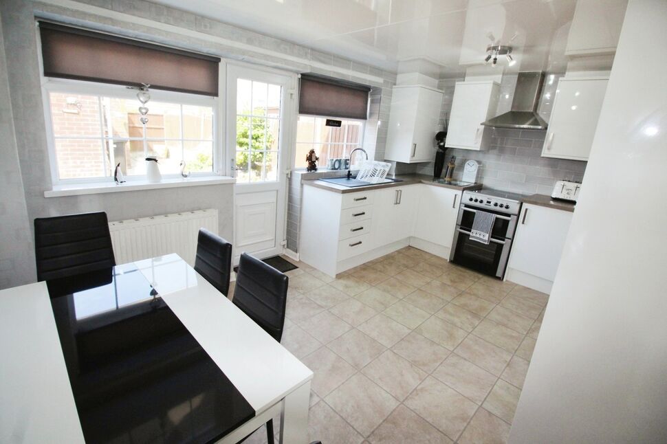 3 bedroom Semi Detached House for sale, Elmwood Drive, Penwortham, PR1 £220,000