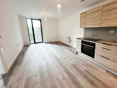 Percy Street, 1 bedroom  Flat to rent, £900 pcm