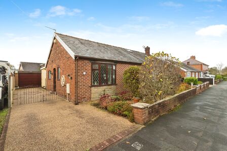 Hollins Grove, 2 bedroom Semi Detached Bungalow for sale, £180,000