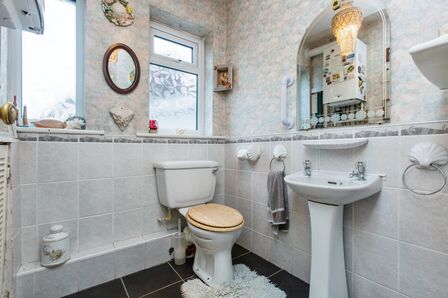 Mayfield Avenue, 3 bedroom Detached House for sale, £270,000