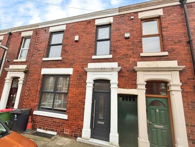 Osborne Street, 3 bedroom Mid Terrace House for sale, £170,000