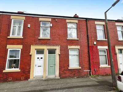 3 bedroom Mid Terrace House to rent