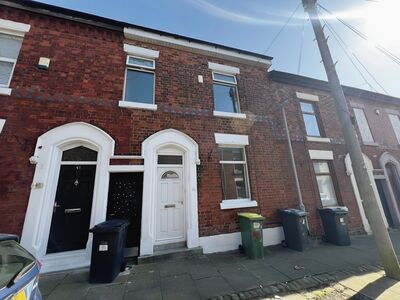 3 bedroom Mid Terrace House to rent
