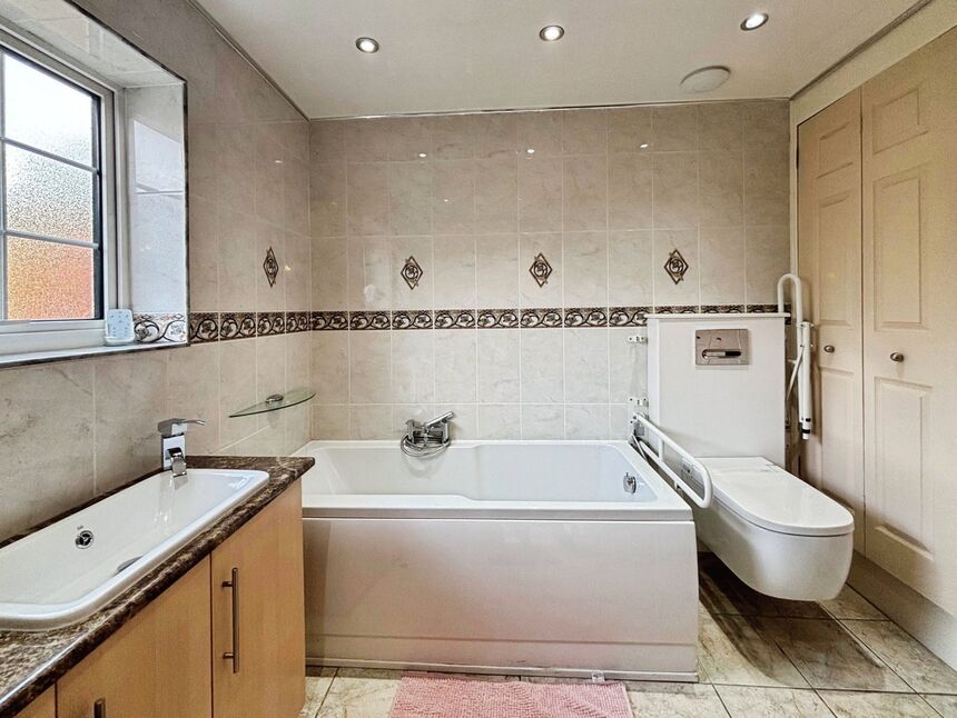 En-Suite Bathroom