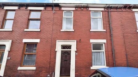 2 bedroom Mid Terrace House for sale