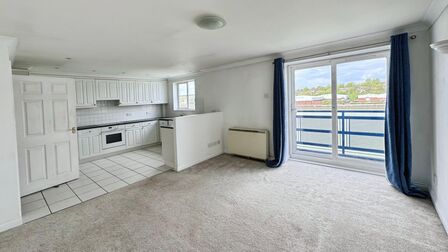 Britannia Drive, 2 bedroom  Flat for sale, £145,000