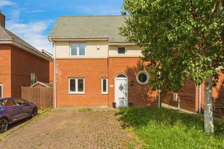 2 bedroom Detached House for sale