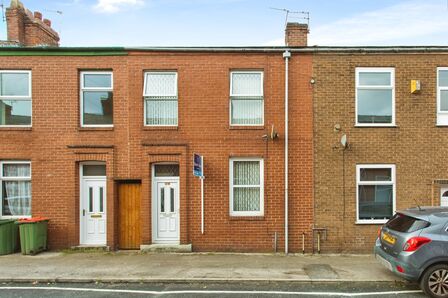2 bedroom Mid Terrace House for sale