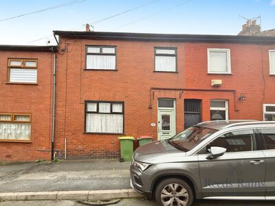 3 bedroom Mid Terrace House for sale