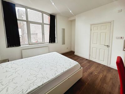 1 bedroom  Room to rent