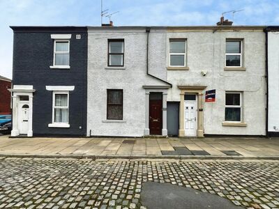 2 bedroom Mid Terrace House for sale