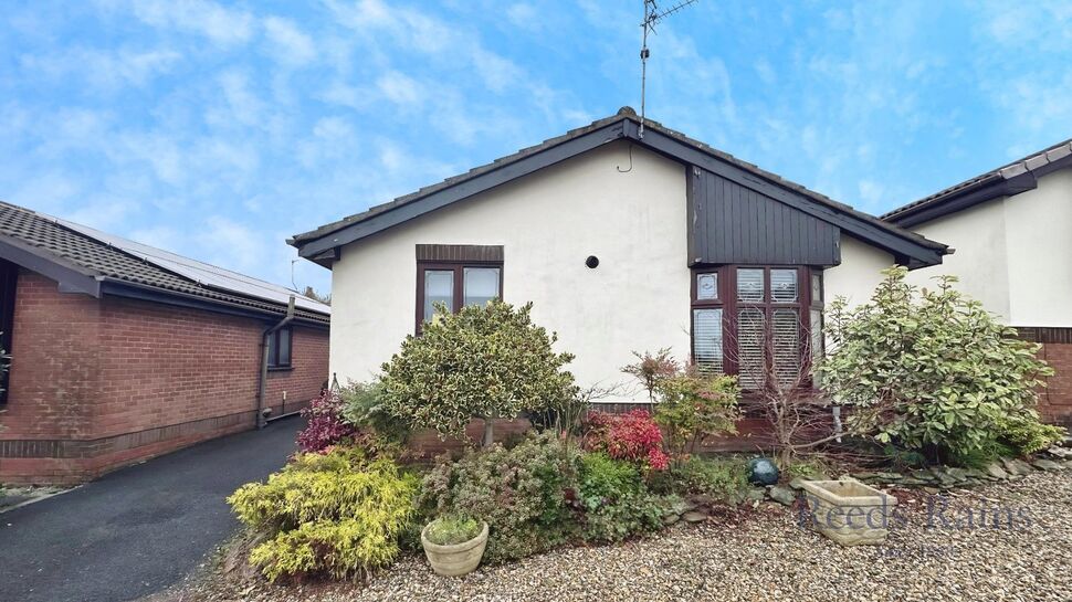 2 bedroom Semi Detached Bungalow for sale