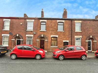 3 bedroom Mid Terrace House for sale