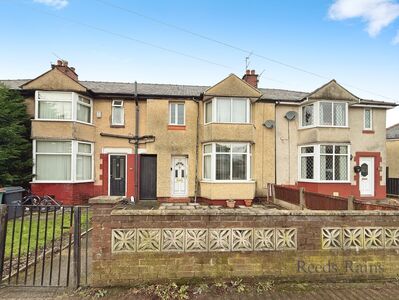 3 bedroom Mid Terrace House for sale