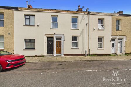 3 bedroom Mid Terrace House for sale