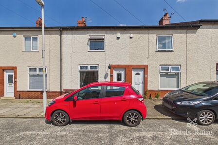 2 bedroom Mid Terrace House for sale