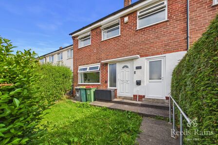 3 bedroom Mid Terrace House for sale